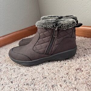 Easy Spirit dark grey quilted ankle winter boots with faux fur women’s US 6.5